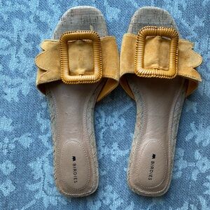Birdies sandals The Kiwi Goldenrod Suede leather
Size 9 Women's Sandal